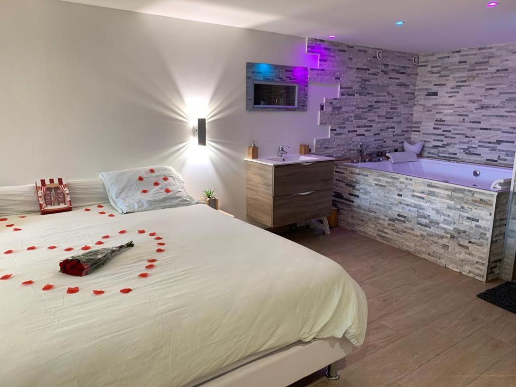 Appartement Le Menhir Jacuzzi Lit 200x200